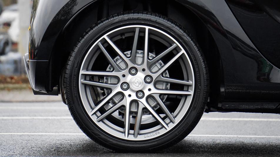 Pros and Cons of Patching vs. Replacing a Damaged Tire