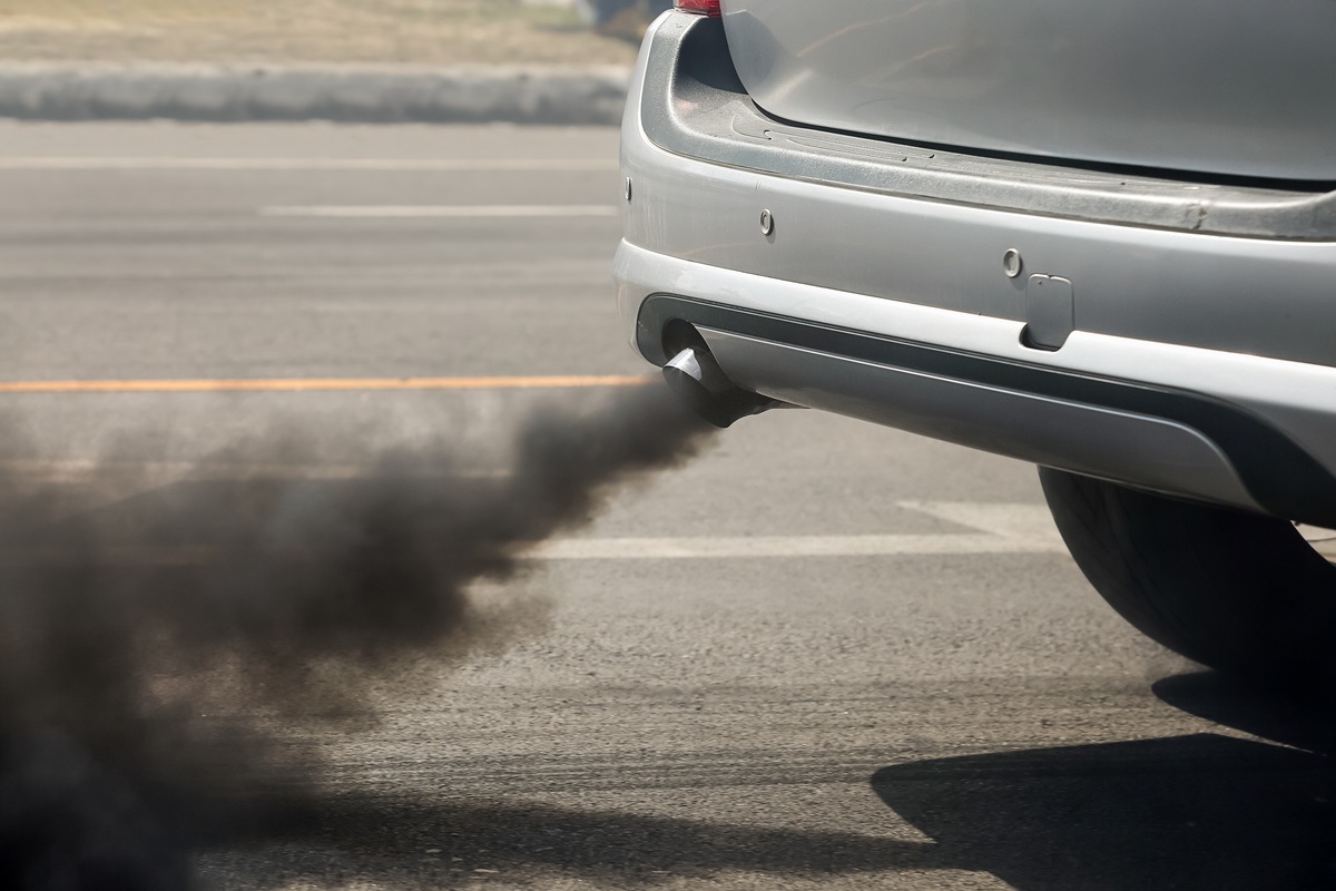 black exhaust smoke showing sign of faulty pcv valve