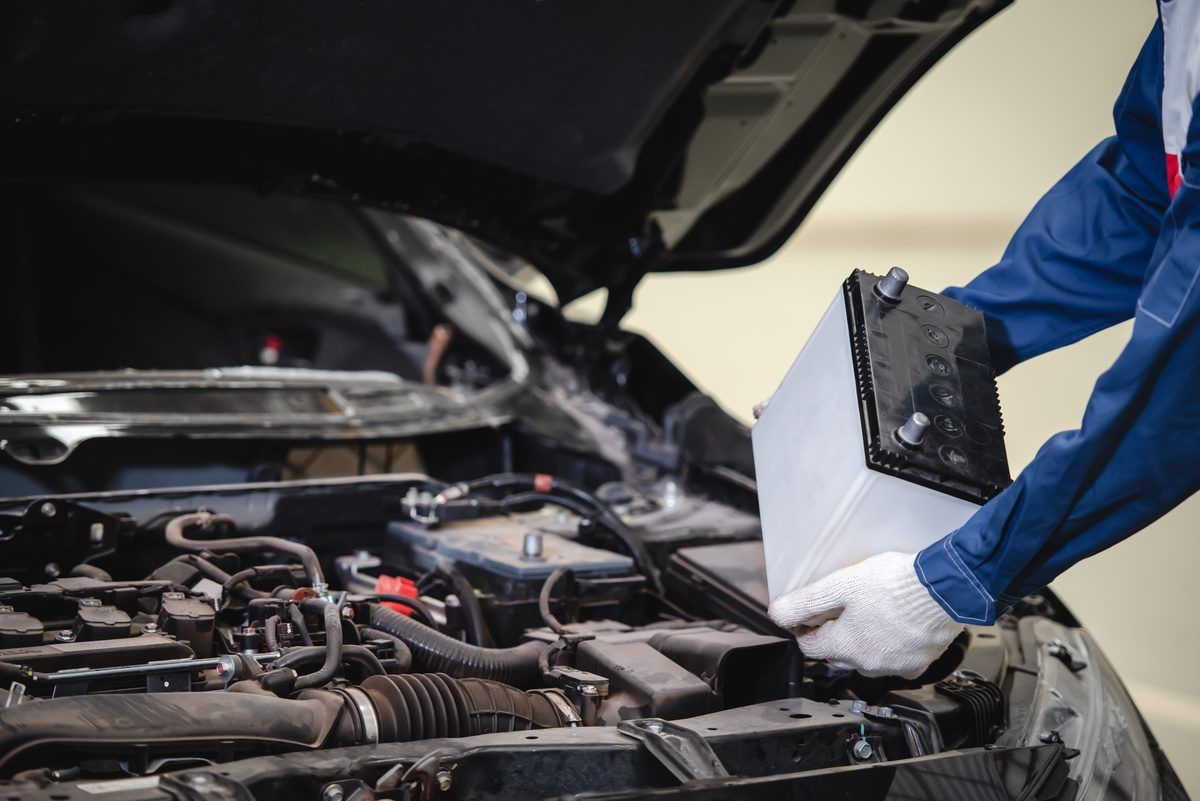 mechanic replacing car battery